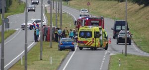 Auto crasht op N348 in Zutphen