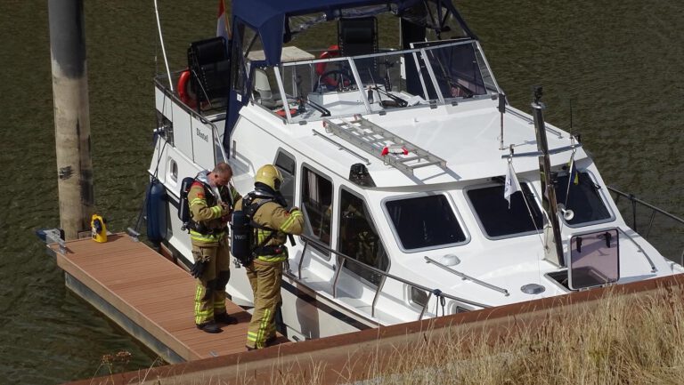 Smeulbrand In Plezierjacht Noorderhaven Zutphen - 112 Zutphen